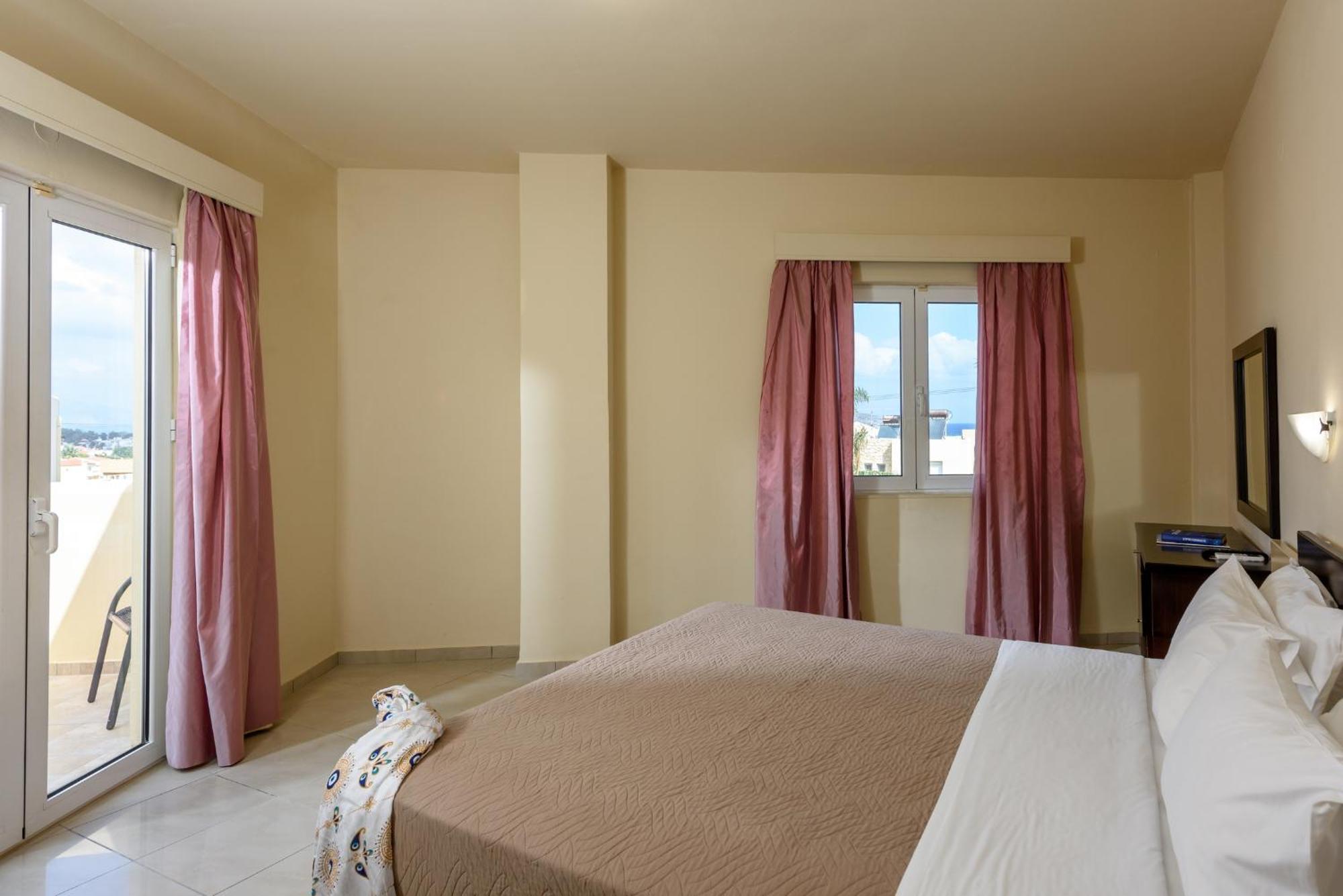 Eurohotel Theo Hotel Agia Marina Esterno foto