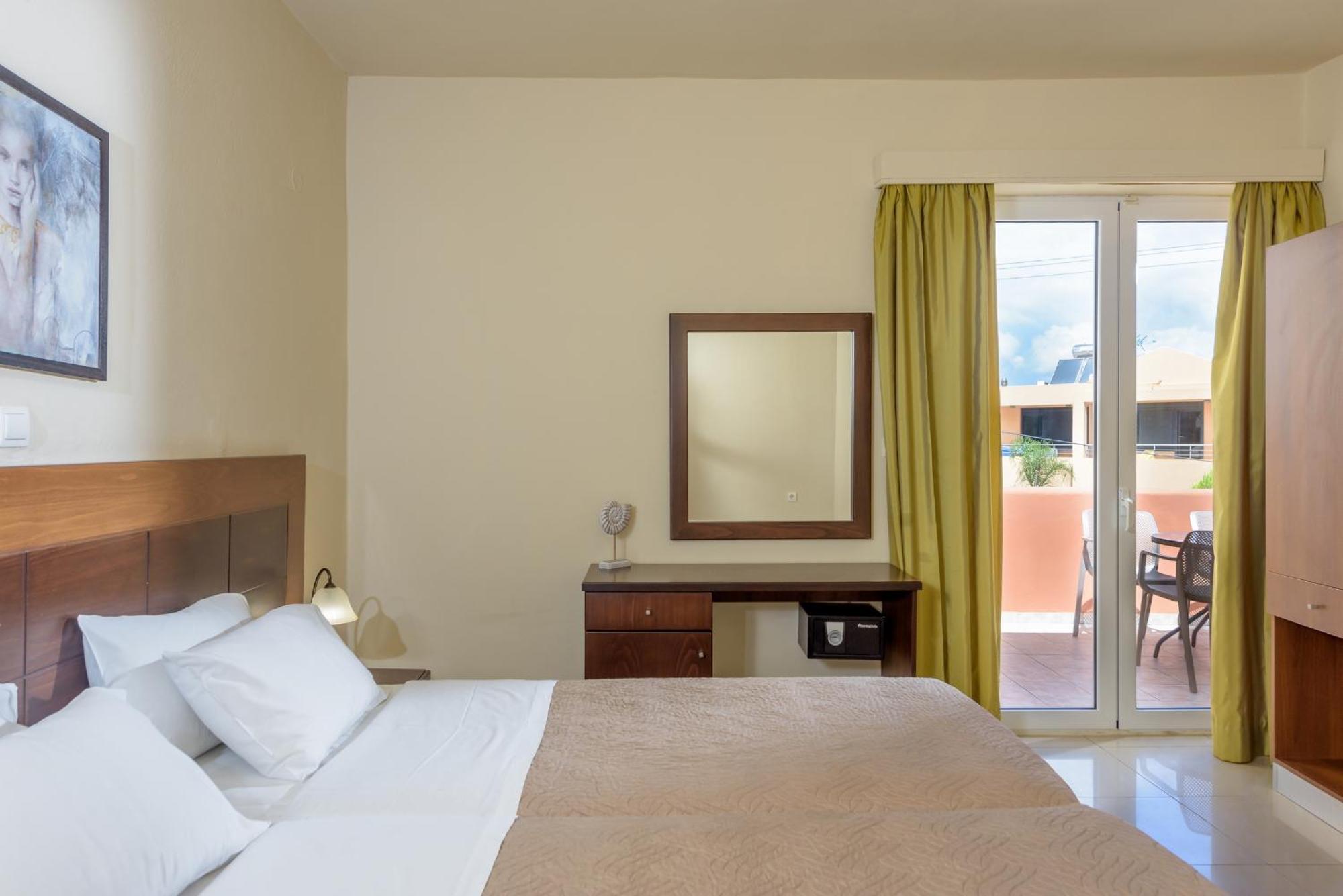 Eurohotel Theo Hotel Agia Marina Esterno foto