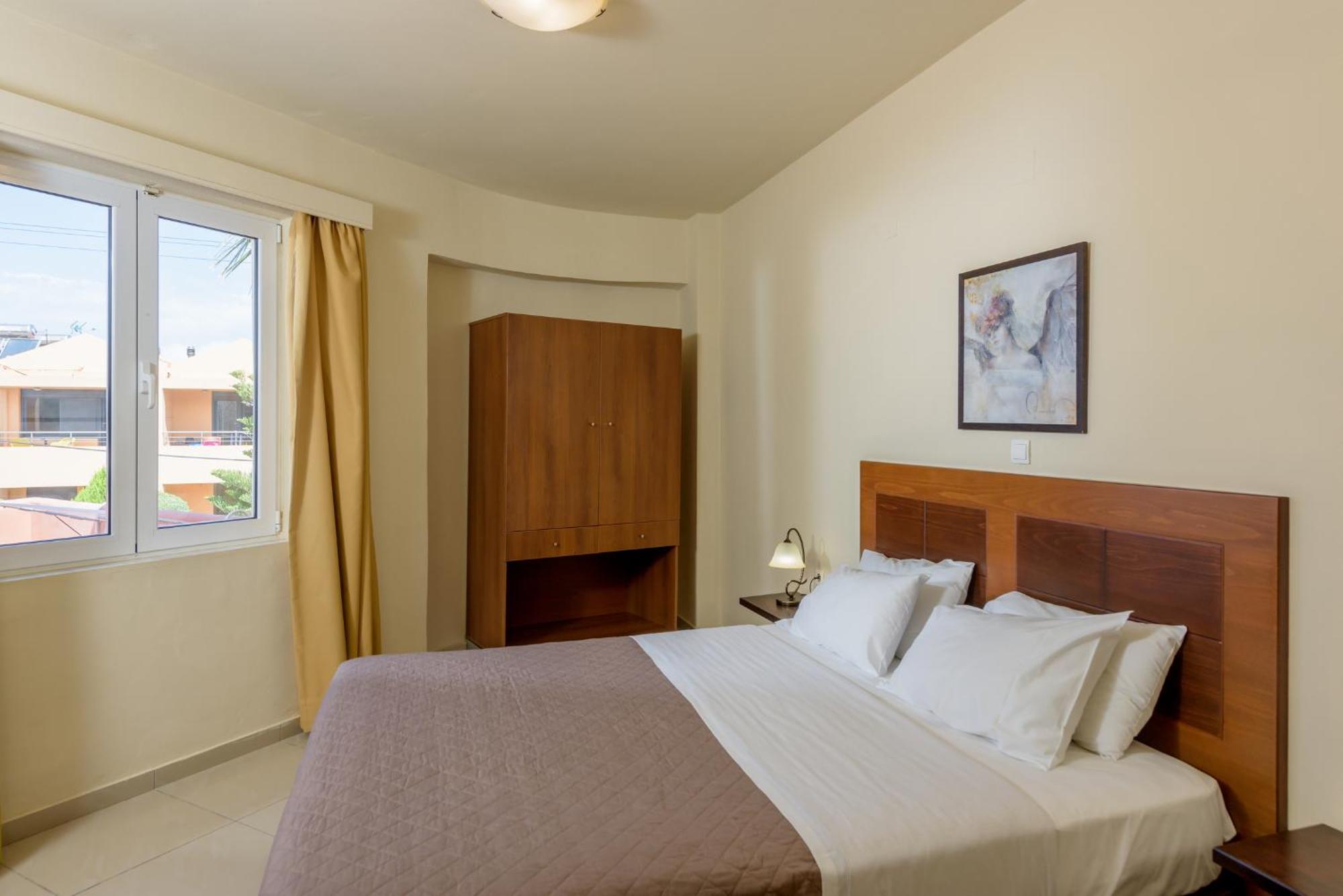 Eurohotel Theo Hotel Agia Marina Esterno foto