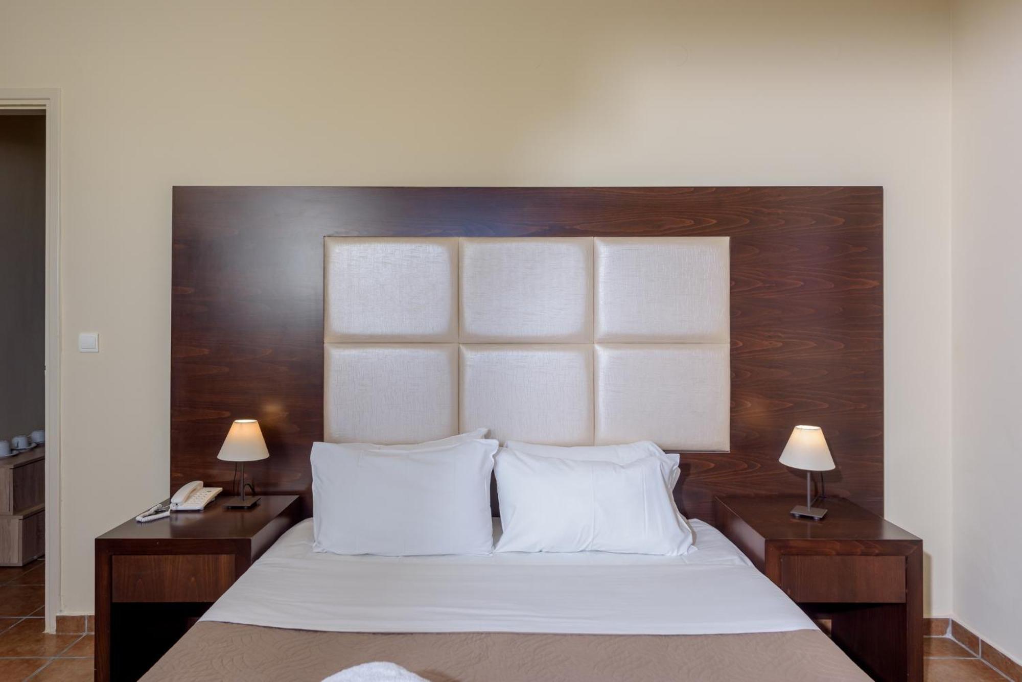 Eurohotel Theo Hotel Agia Marina Esterno foto