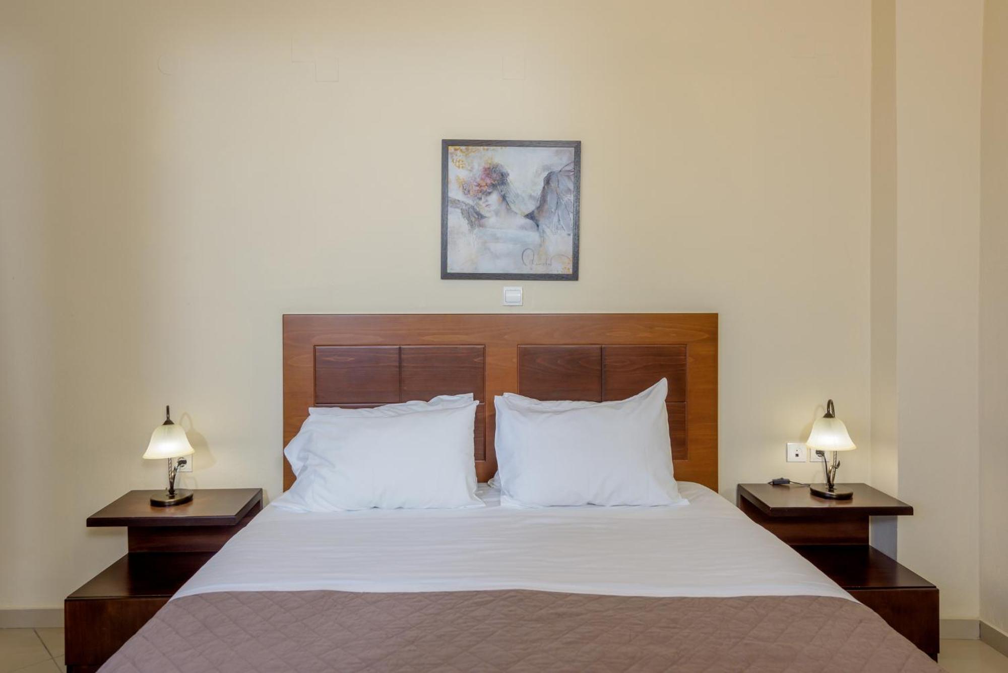 Eurohotel Theo Hotel Agia Marina Esterno foto