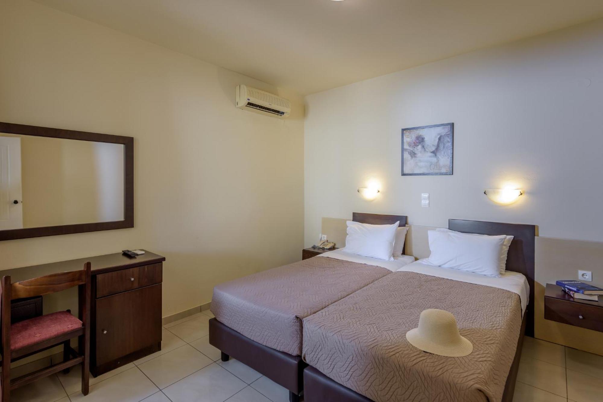 Eurohotel Theo Hotel Agia Marina Esterno foto