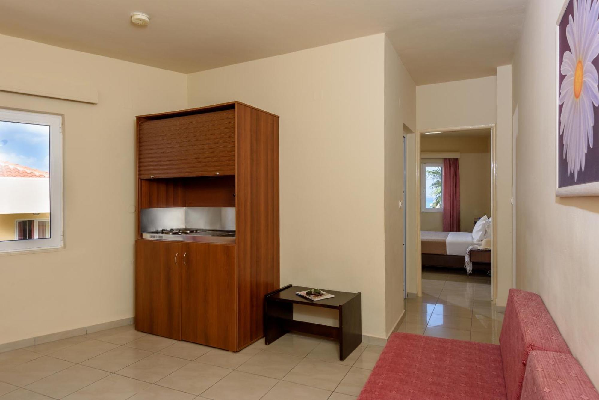 Eurohotel Theo Hotel Agia Marina Esterno foto