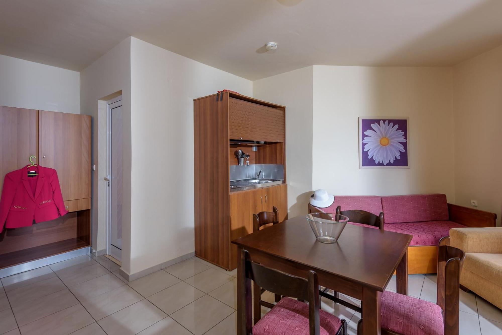Eurohotel Theo Hotel Agia Marina Esterno foto