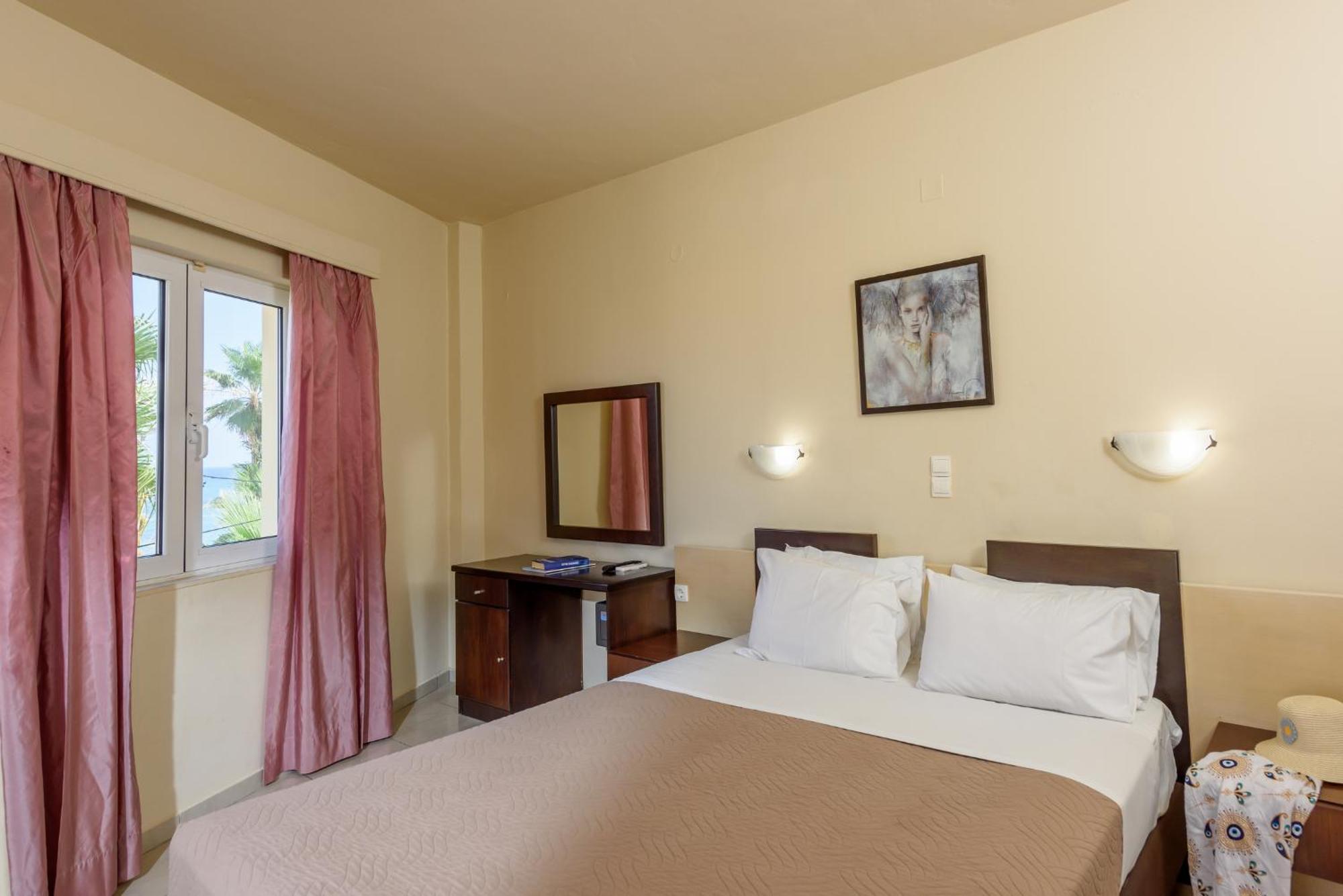 Eurohotel Theo Hotel Agia Marina Esterno foto
