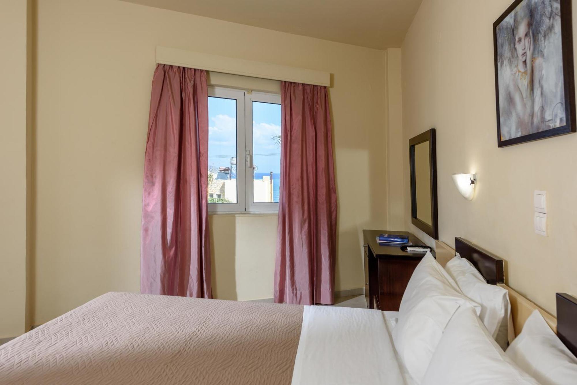 Eurohotel Theo Hotel Agia Marina Esterno foto