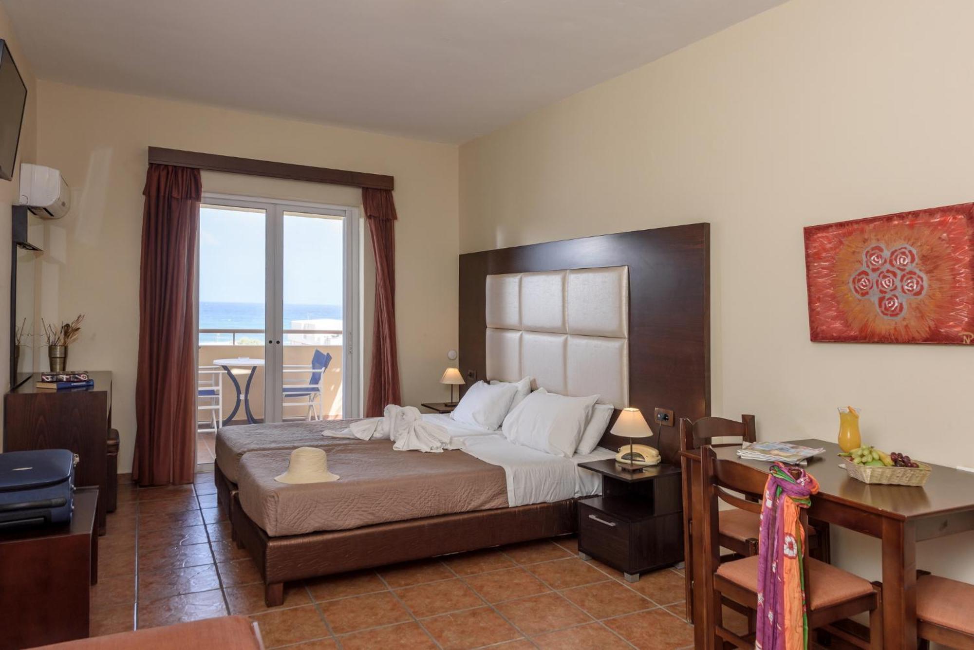 Eurohotel Theo Hotel Agia Marina Esterno foto