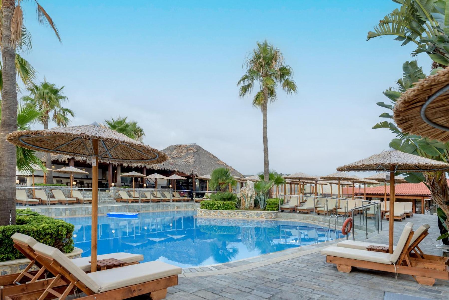 Eurohotel Theo Hotel Agia Marina Esterno foto