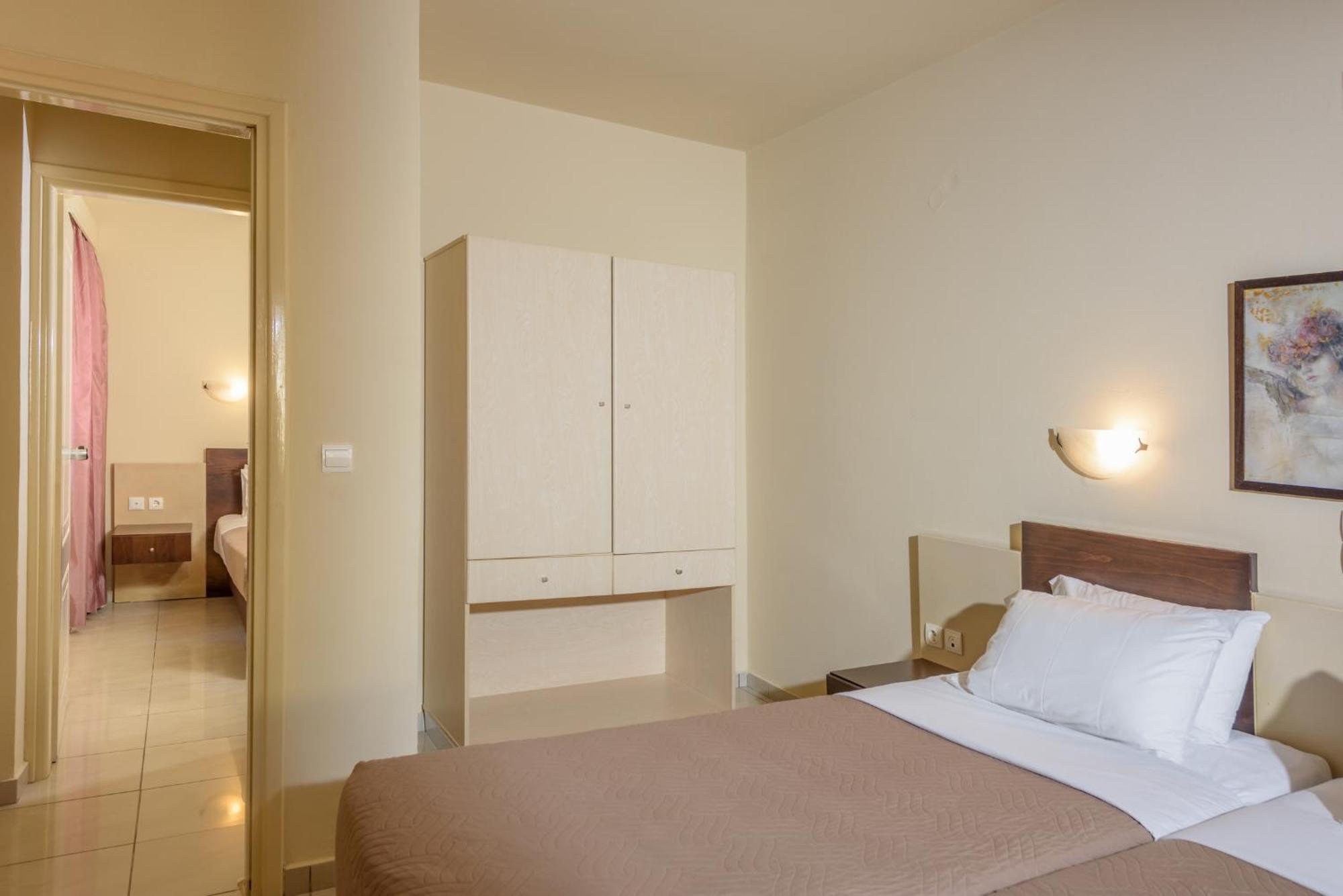 Eurohotel Theo Hotel Agia Marina Camera foto