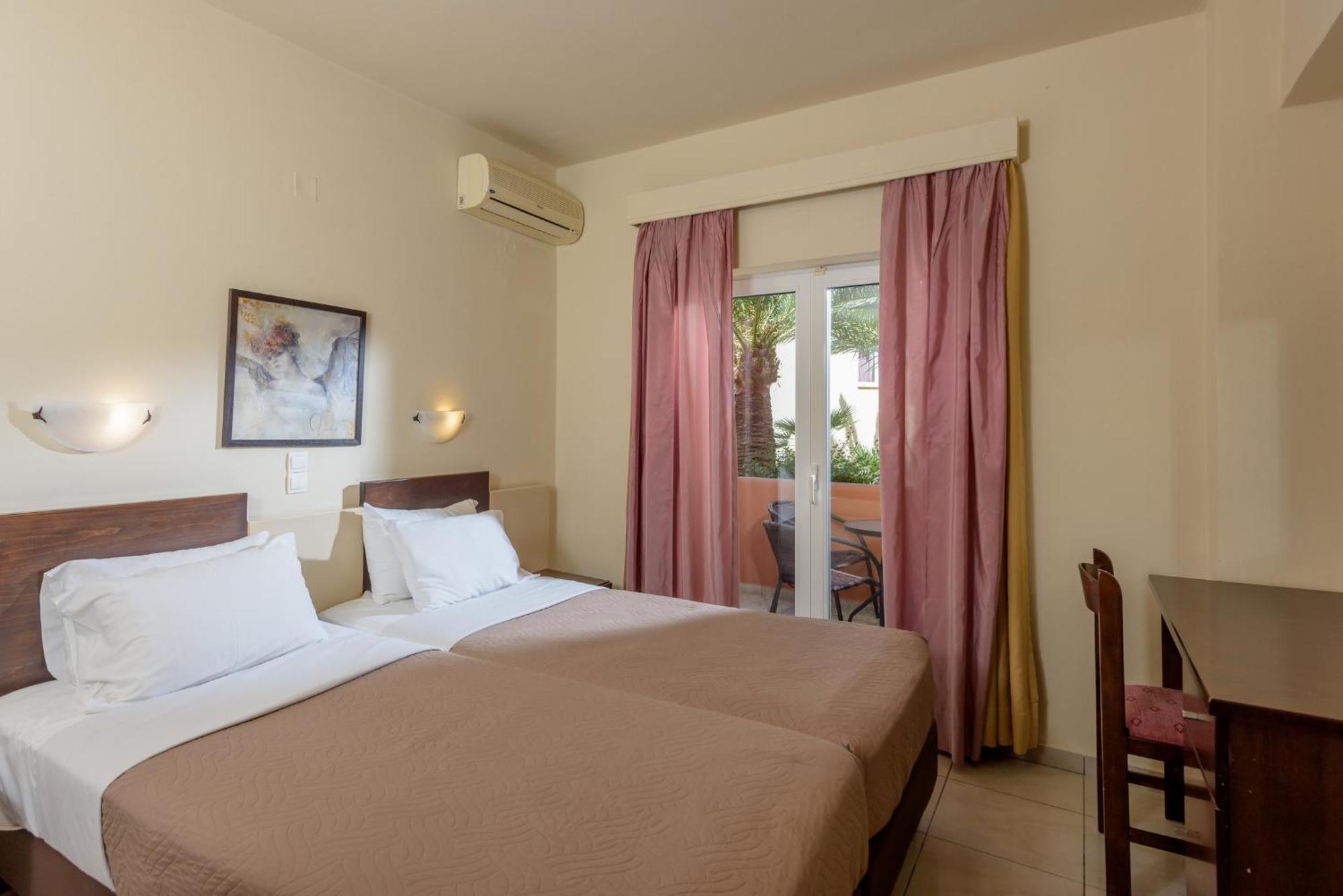 Eurohotel Theo Hotel Agia Marina Camera foto
