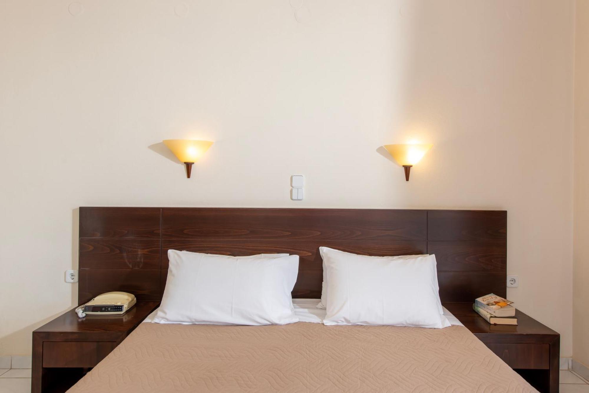 Eurohotel Theo Hotel Agia Marina Esterno foto